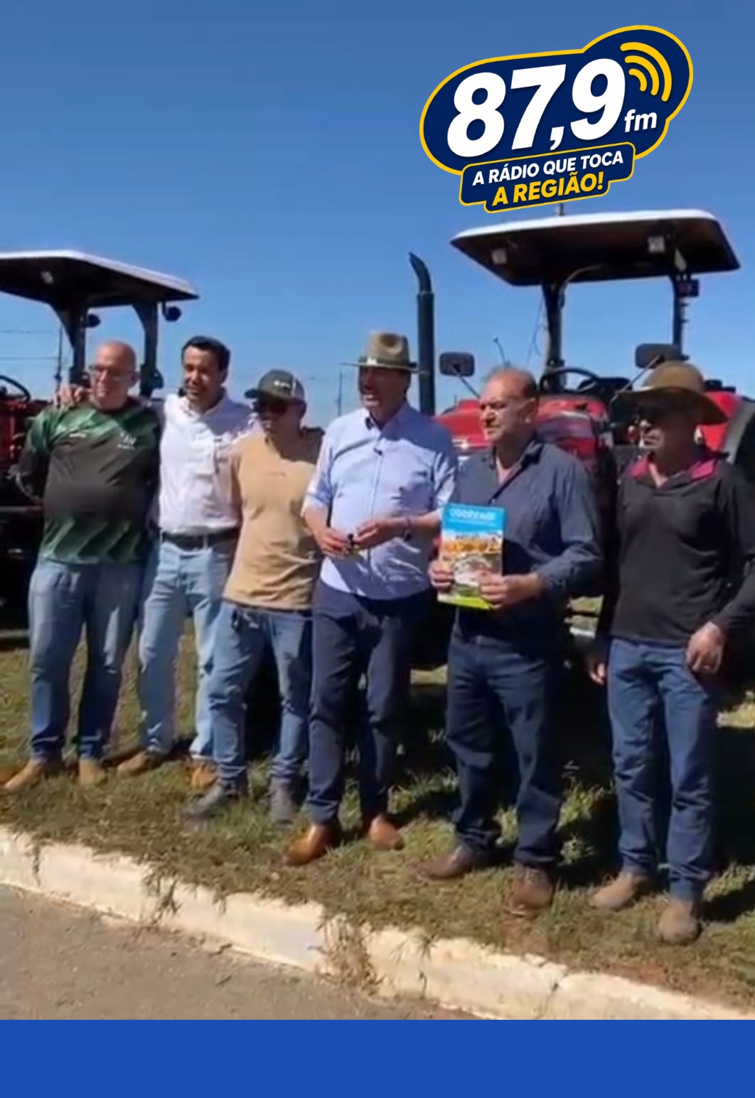 ​SINDICATO RURAL DE LEOPOLDO DE BULHÕES RECEBE TRATOR NOVO DO SENADOR WILDER MORAIS